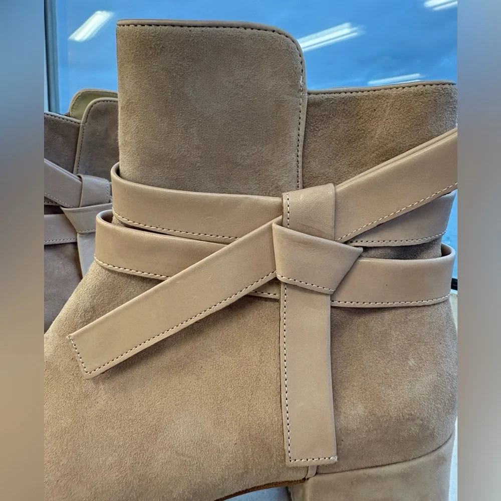 NWOT Entienne Aigner Tempest Suede Boot in Hazelnut w 1 3/4” Heel & Side Zip 8M - Picture 7 of 13